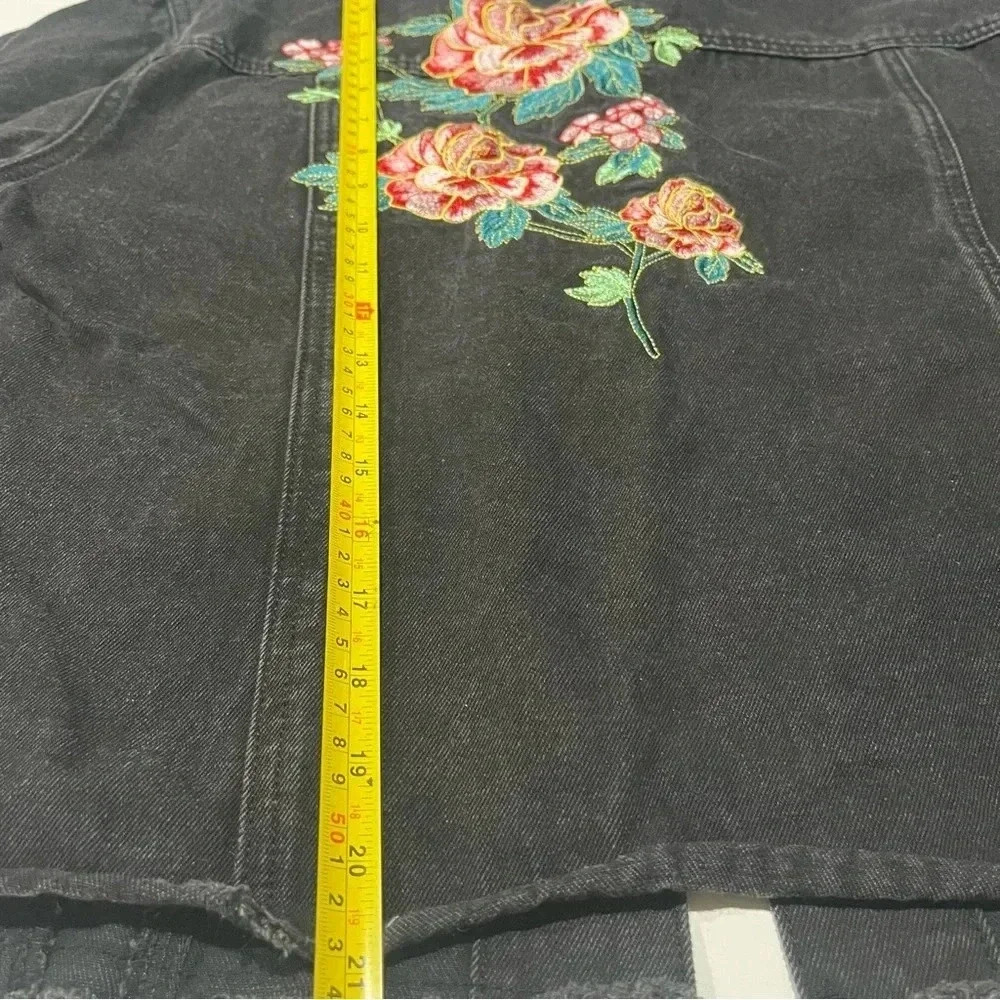 Dark Wash Denim Cropped Jean Jacket Embroidered Back Design Flowers Medium Women - Picture 5 of 6